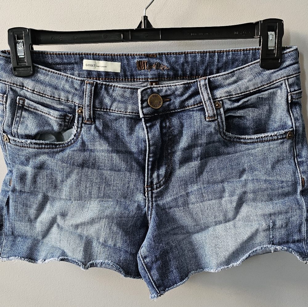 KUT FROM THE KLOTH Gidget Distressed Frey Denim, Jeans Shorts - Picture 2 of 5
